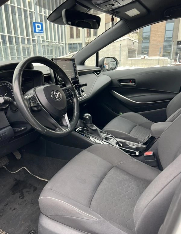 Toyota Corolla cena 75000 przebieg: 178000, rok produkcji 2019 z Wrocław małe 92